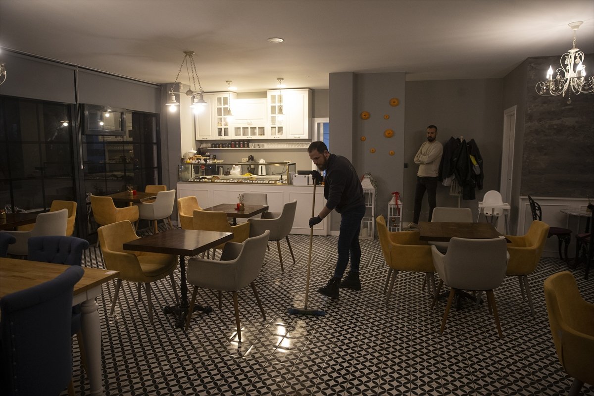 Türkiye'de kafe, lokanta ve oyun salonları kapatıldı