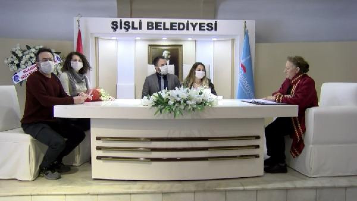 d Maskeyle ve davetsiz nikah kıyan çiftler memnun kaldı