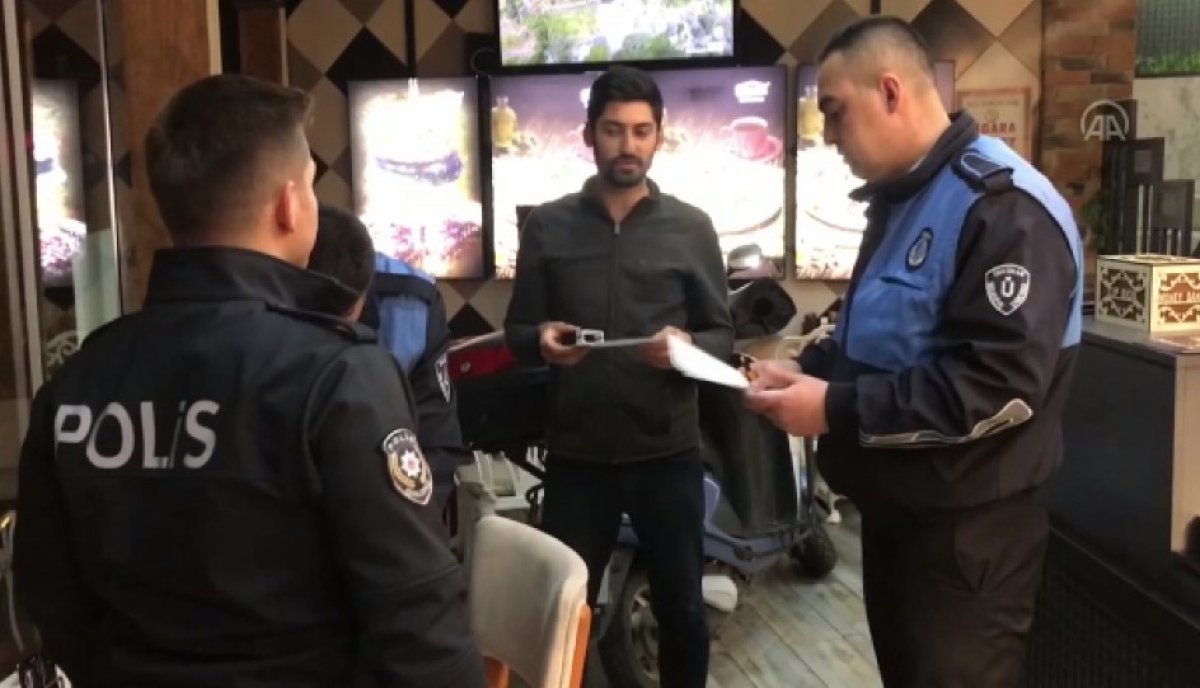 Türkiye'de kafe, lokanta ve oyun salonları kapatıldı