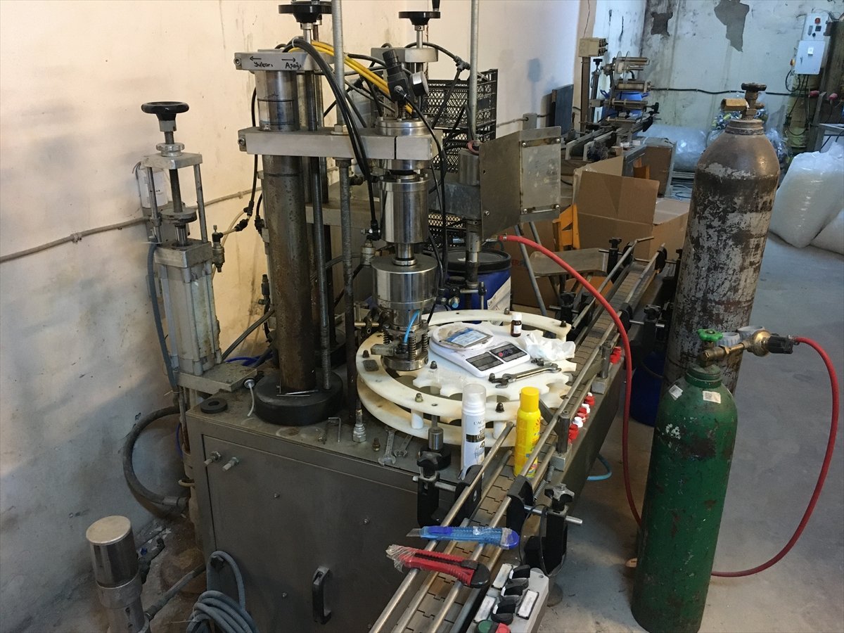 İstanbul'da sahte dezenfektan üreten iş yerine baskın