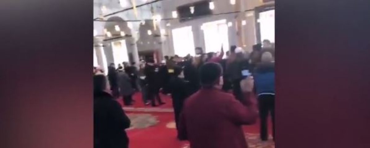 Camide imam ve cemaat tartıştı