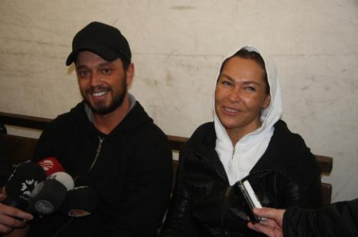 Hülya Avşar: Sokağa çıkmakta fayda var