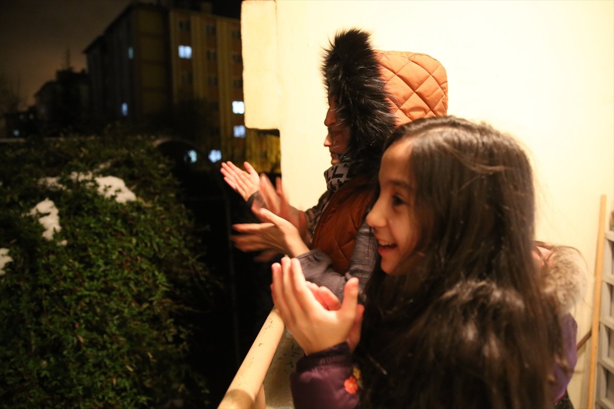 Cumhurbaşkanı Erdoğan ve eşinden sağlık çalışanlarına destek