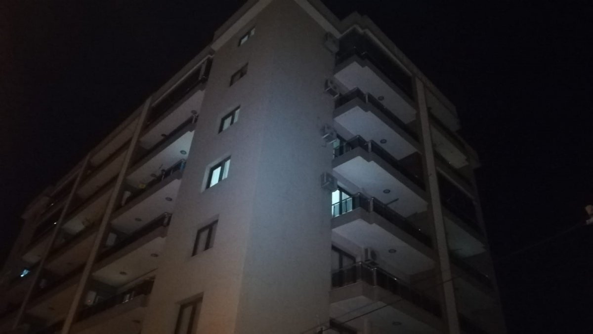 i İzmir'de 2 kişi silahlı saldırıya uğradı