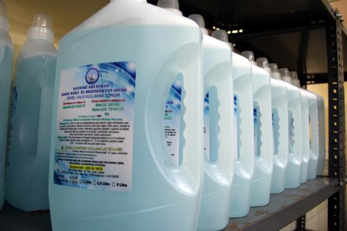 d Kayseri'de öğrenciler dezenfektan üretimini artırdı