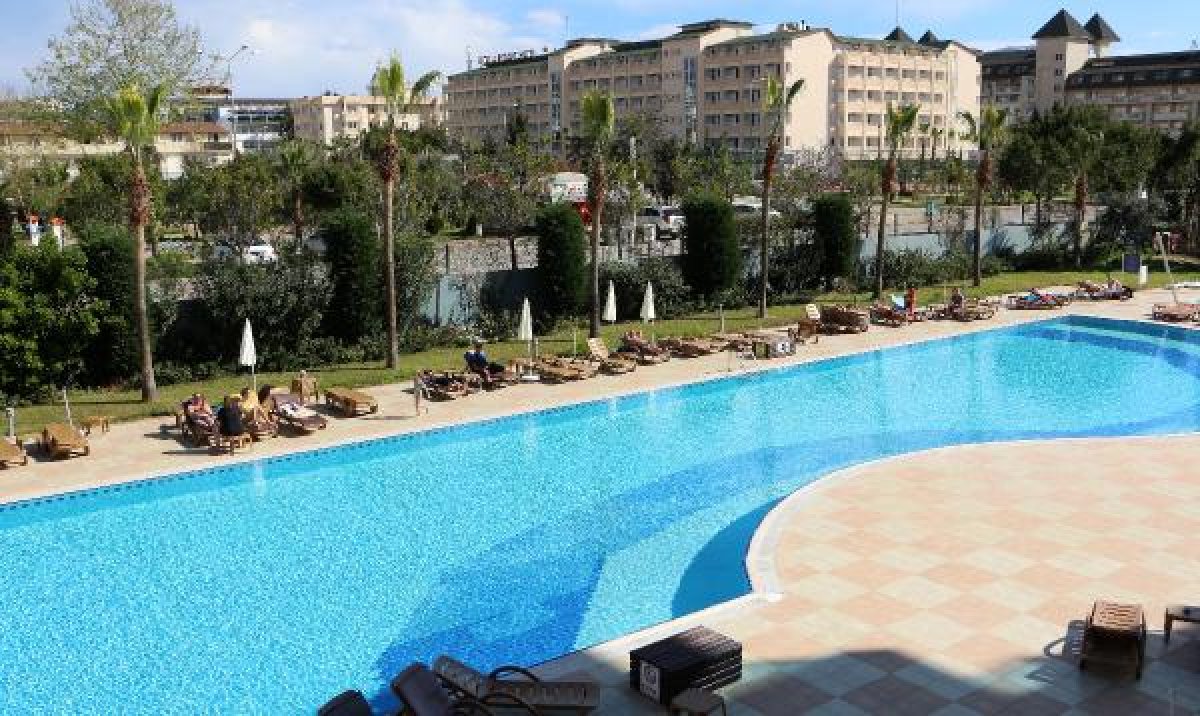 d Türkiye'de turistler ülkelerine dönmek istemiyor