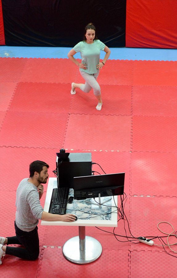 a 'Evde kal' çağrısına uyanlara internetten spor programı