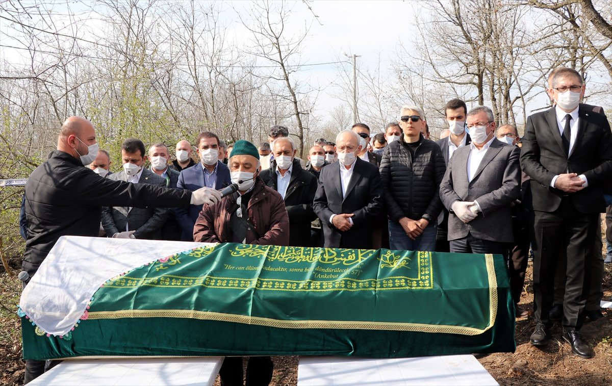 Kemal Kılıçdaroğlu kız kardeşini toprağa verdi