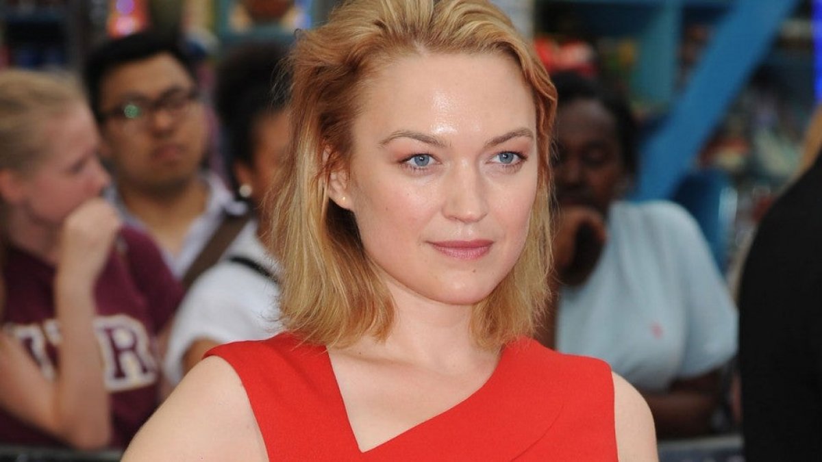 Sophia Myles: Babamı koronavirüsten öldü