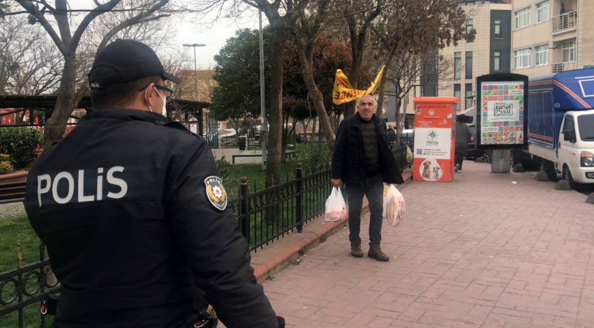 İstanbul’da yasağa uymayan yaşlılar