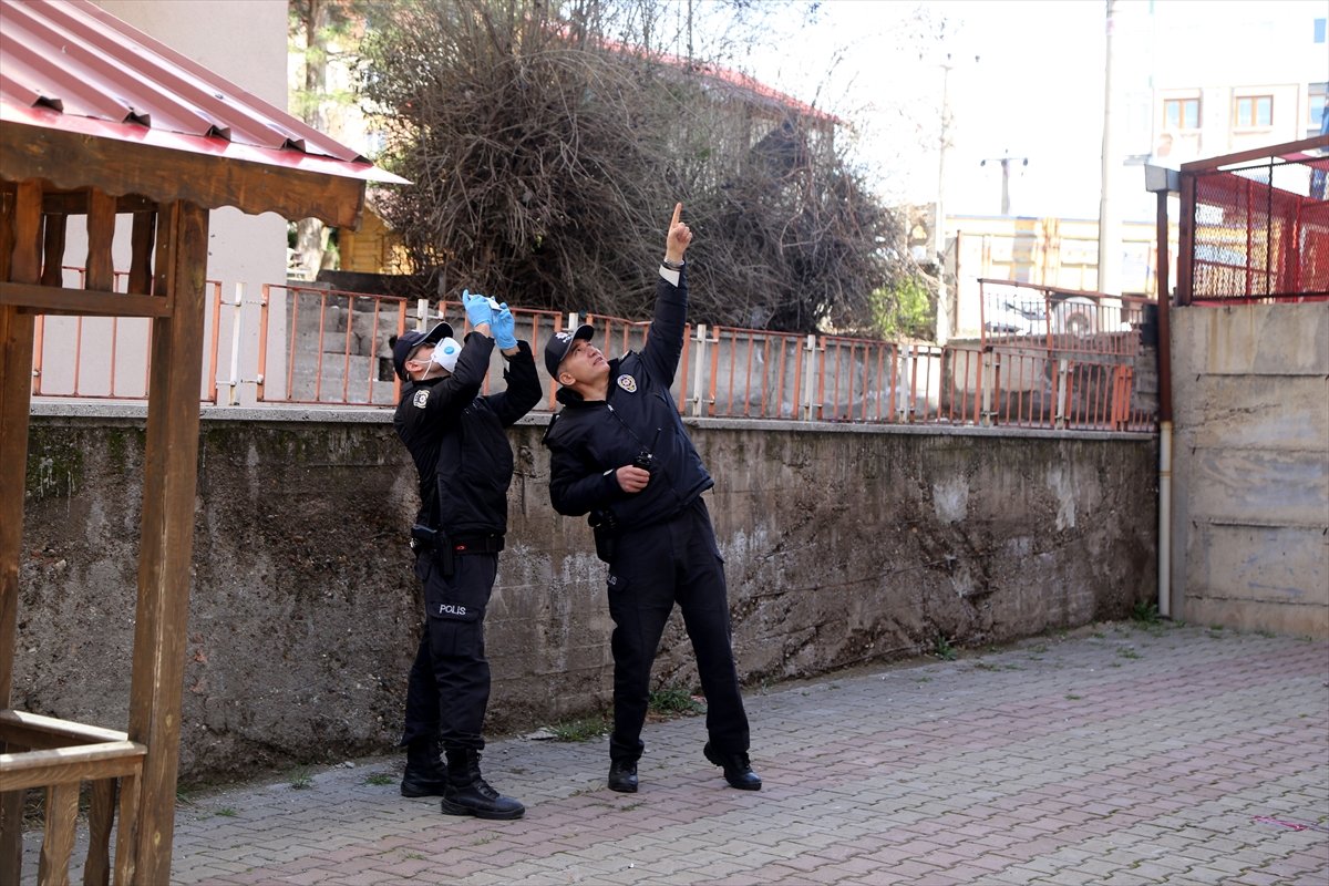 a Sivas'ta 2 yaşındaki Turan evin penceresinden düşüp öldü