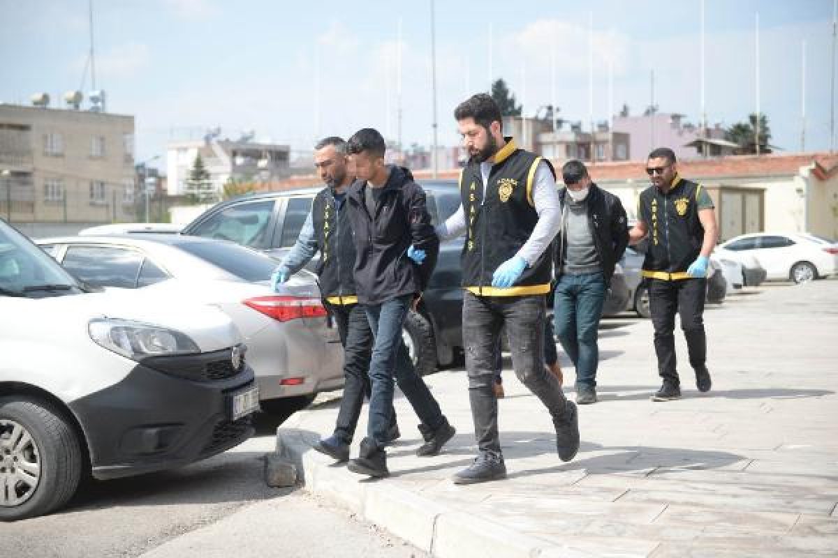 d Fuhuş için anlaştıkları kadınlar kaçtı görevliyi dövdüler