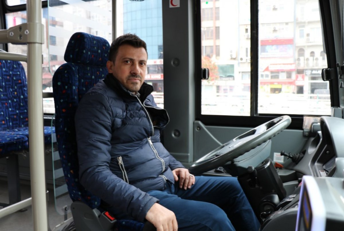 Yasağa rağmen otobüse binmek isteyen yaşlı kadın