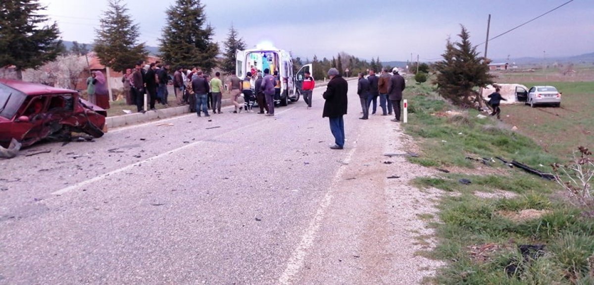 Denizli'de trafik kazasında 2 sürücü yaralandı