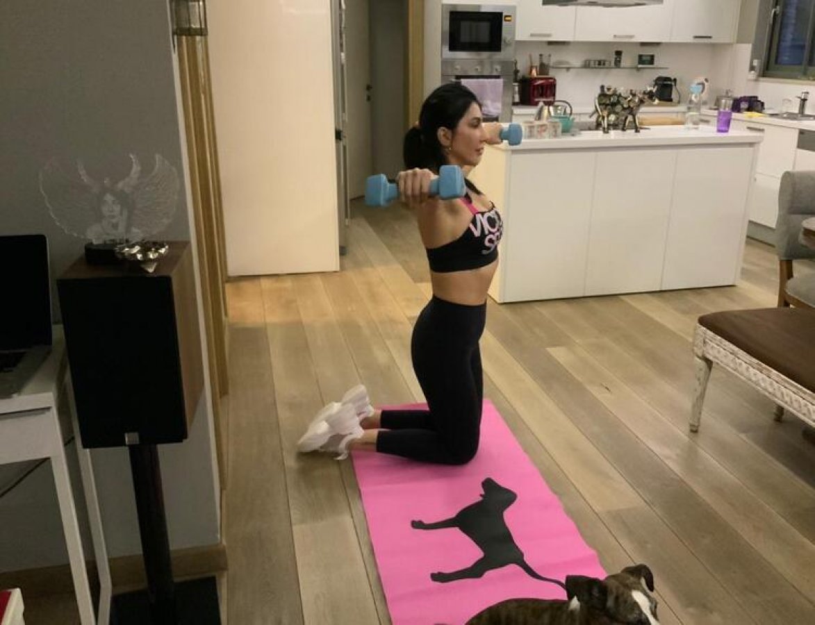 Hande Yener'in koronavirüs önlemleri