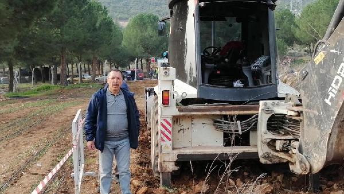 d Kadın profesör kepçenin önüne yattı