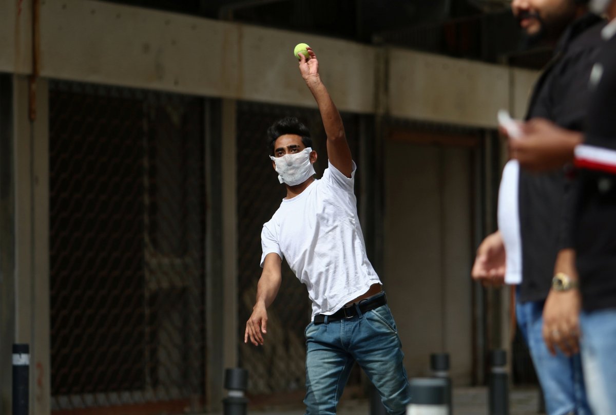 İngiltere koronavirüsle mücadele için gönüllü arıyor