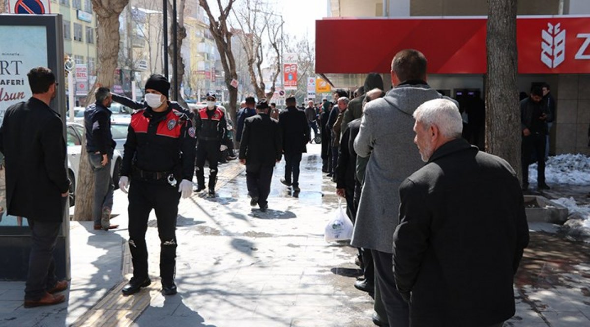a 65 yaş üstü emekliler maaşlarını evlerinden alabilecek