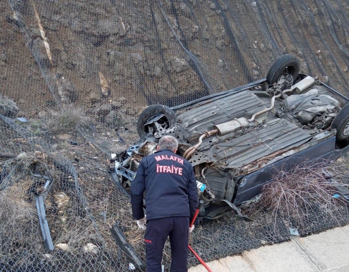 Malatya'da otomobil takla attı: 3 yaralı