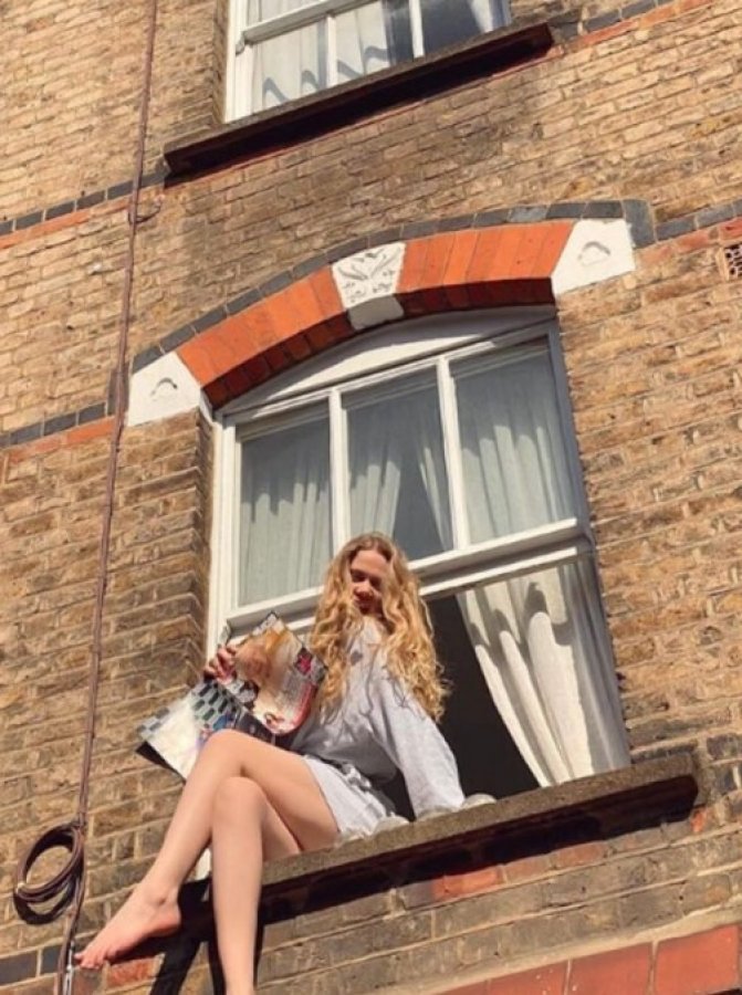 Serel Yereli, geceliği ile cama çıktı