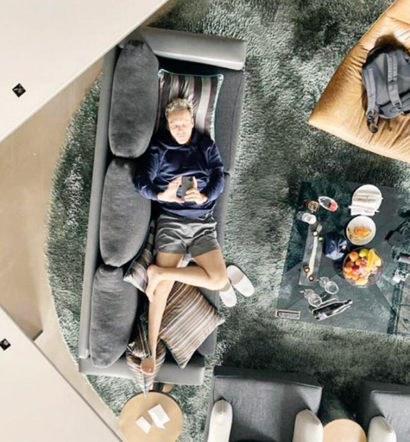 Edis, arkadaşlarıyla karantinada