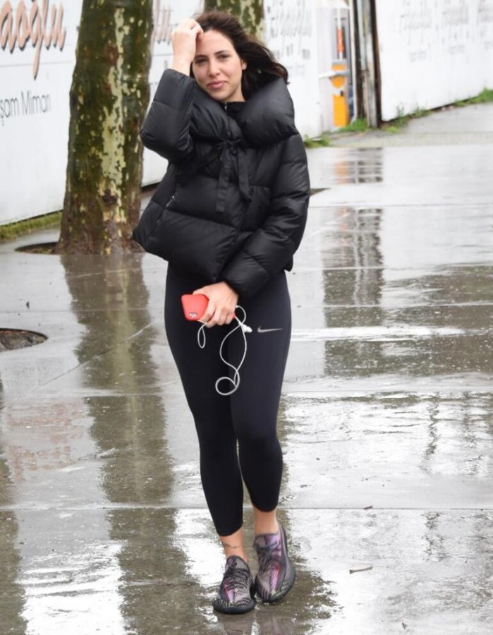 Zehra Çilingiroğlu da koronavirüsü takmadı