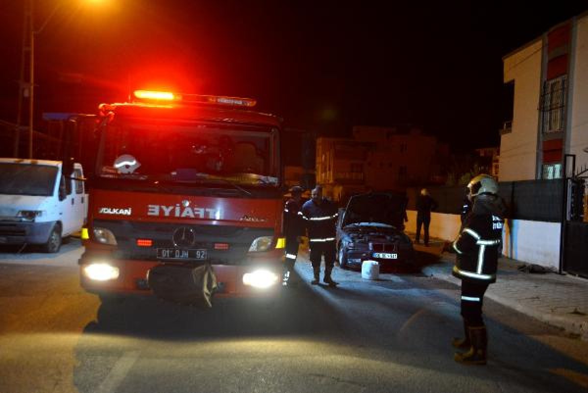 Adana'da otomobili yakıp sahibinin evine ateş açtı