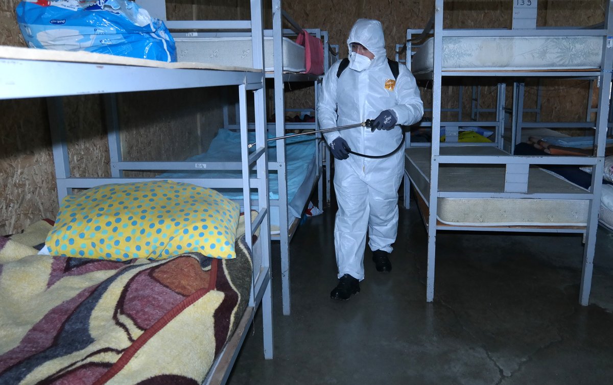 Bursa’da evsizler, virüse karşı korunuyor