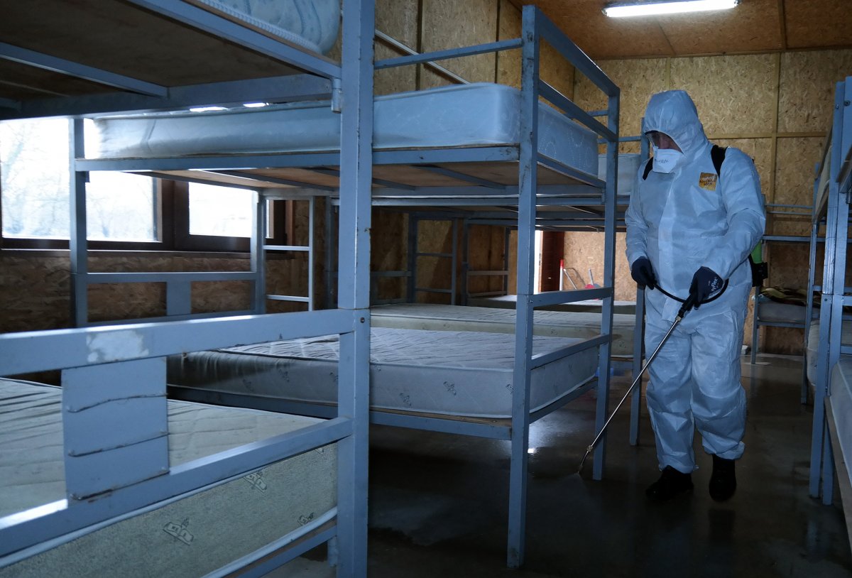 Bursa’da evsizler, virüse karşı korunuyor