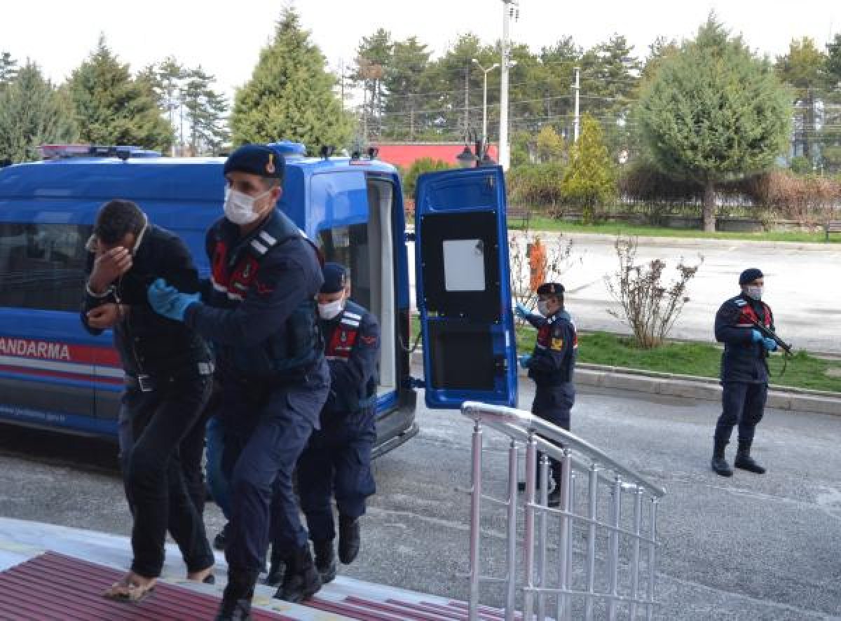 d Konya'da ahırdan büyükbaş hayvan çalan 7 kişi tutuklandı