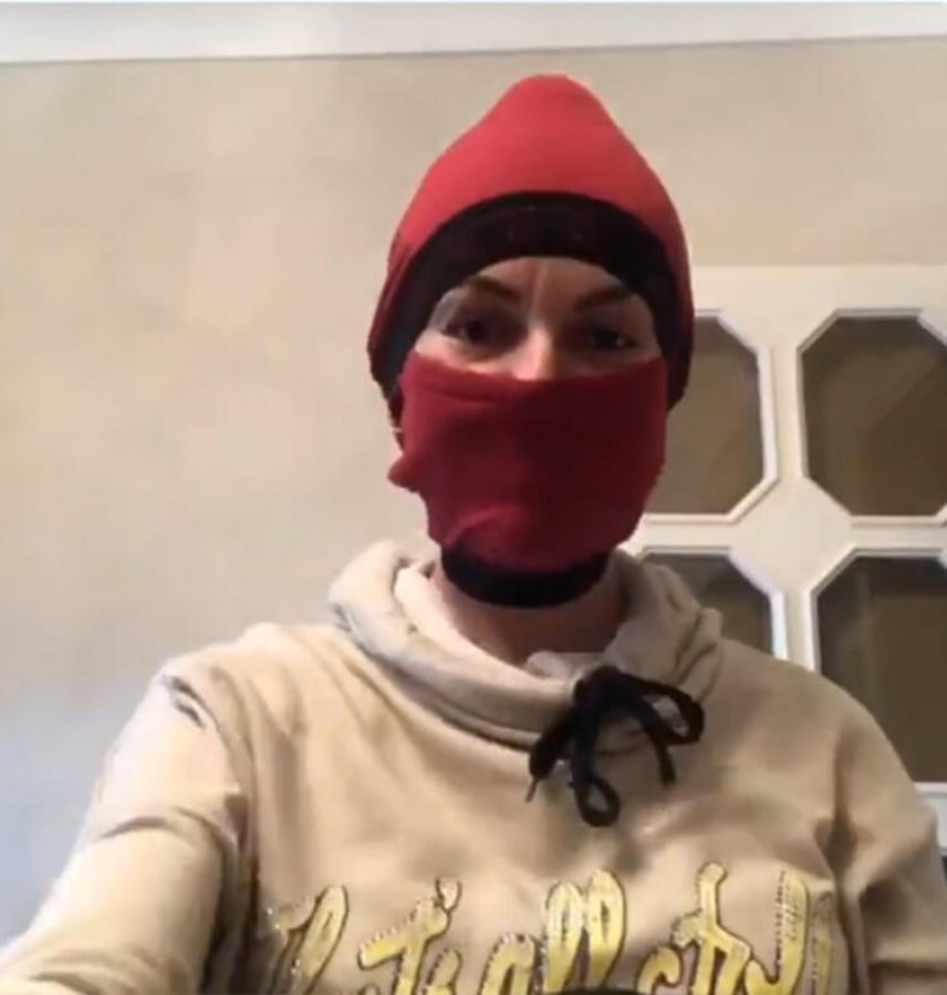 İpek Tanrıyar, erkek boxerından maske yaptı