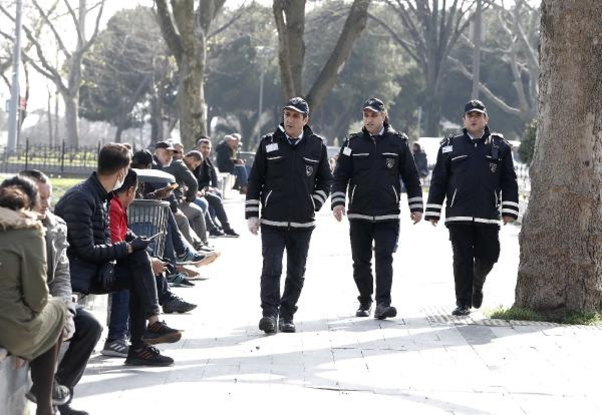 d Prof. Dr. Ceyhan: Kontrollü yaşamaya devam