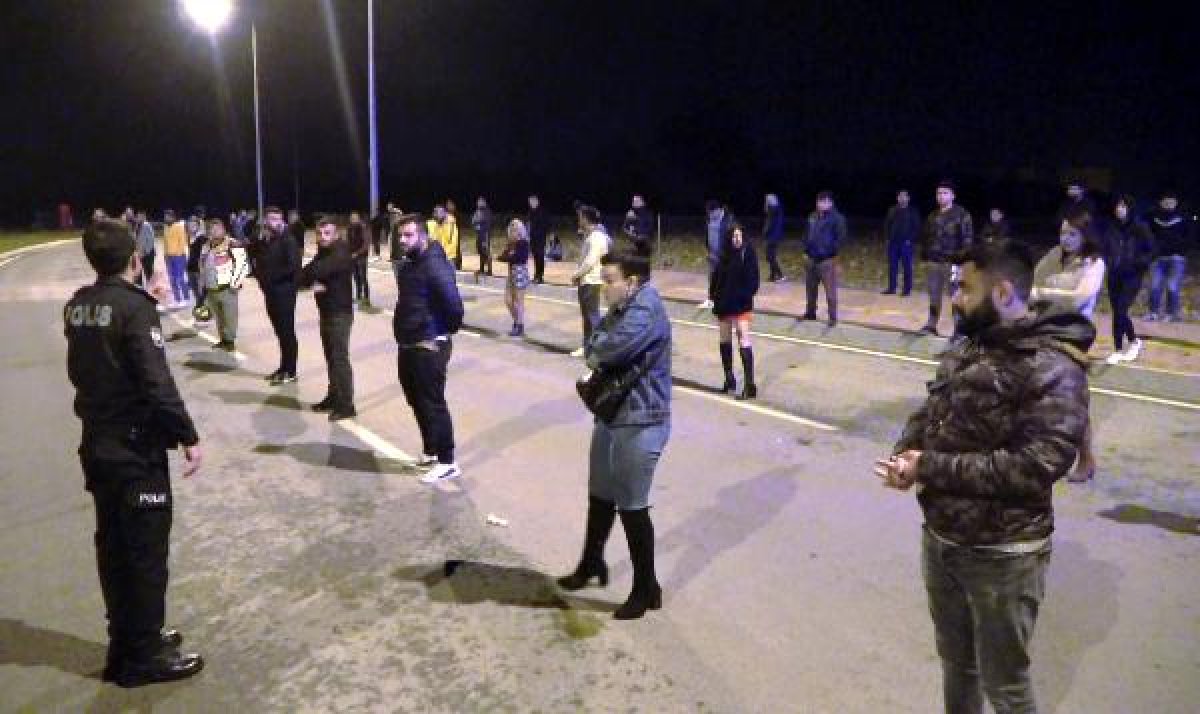 d Antalya'da dansözlü drift partisini polis bastı