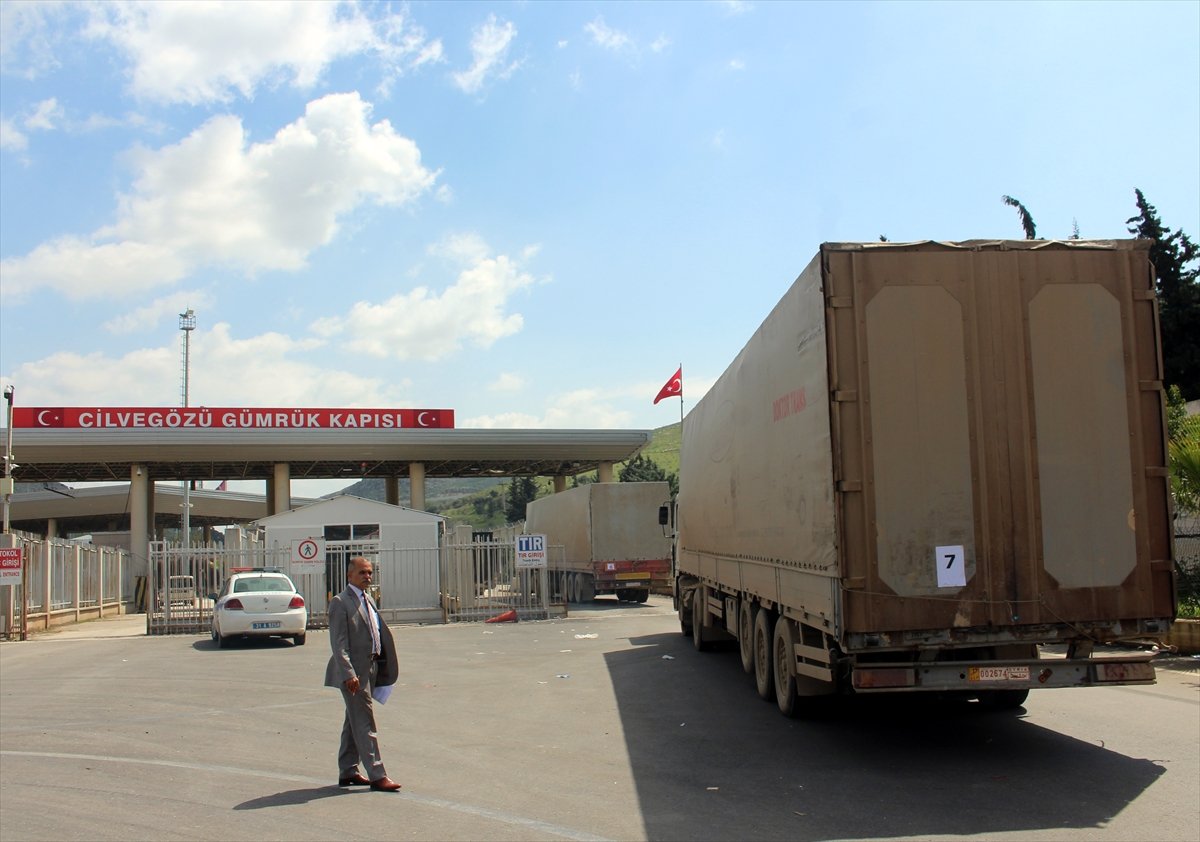 BM'den İdlib'e 74 tır insani yardım