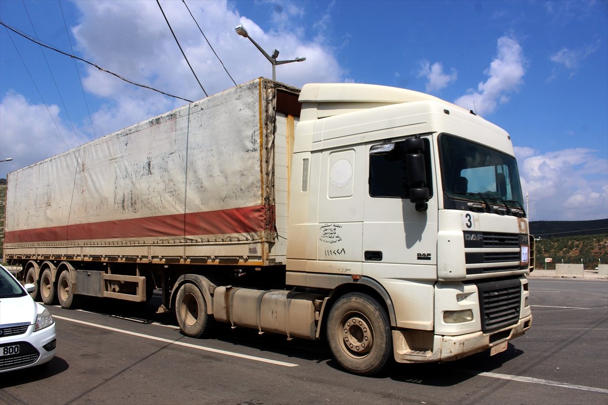 BM'den İdlib'e 74 tır insani yardım