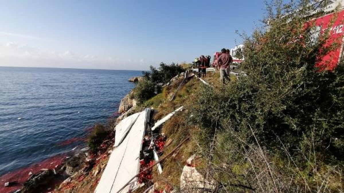 Mersin'de domates yüklü tır deniz uçtu: 1 ölü
