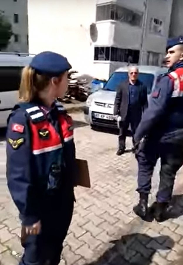 Trabzon'da jandarmaya engel olmaya çalıştılar