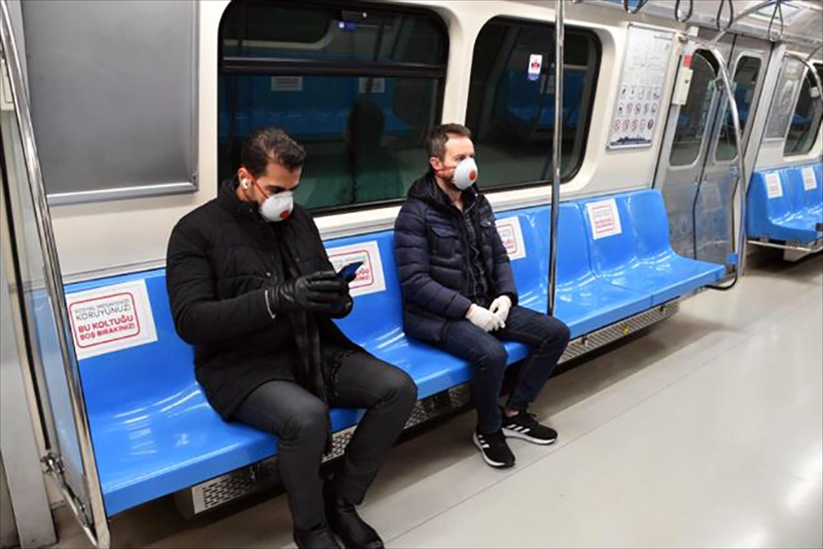 a İstanbul'da toplu ulaşımda maskeli seyahat şartı