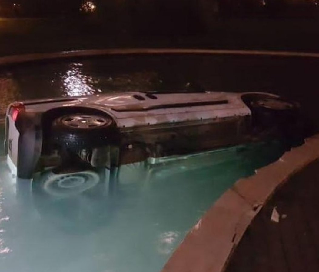 Alkollü direksiyona geçti, site havuzuna uçtu