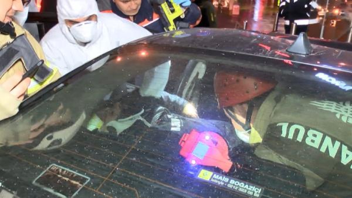 d Avcılar'da otomobil, merdivenin ayağına saplandı