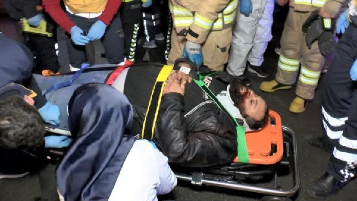 d Avcılar'da otomobil, merdivenin ayağına saplandı