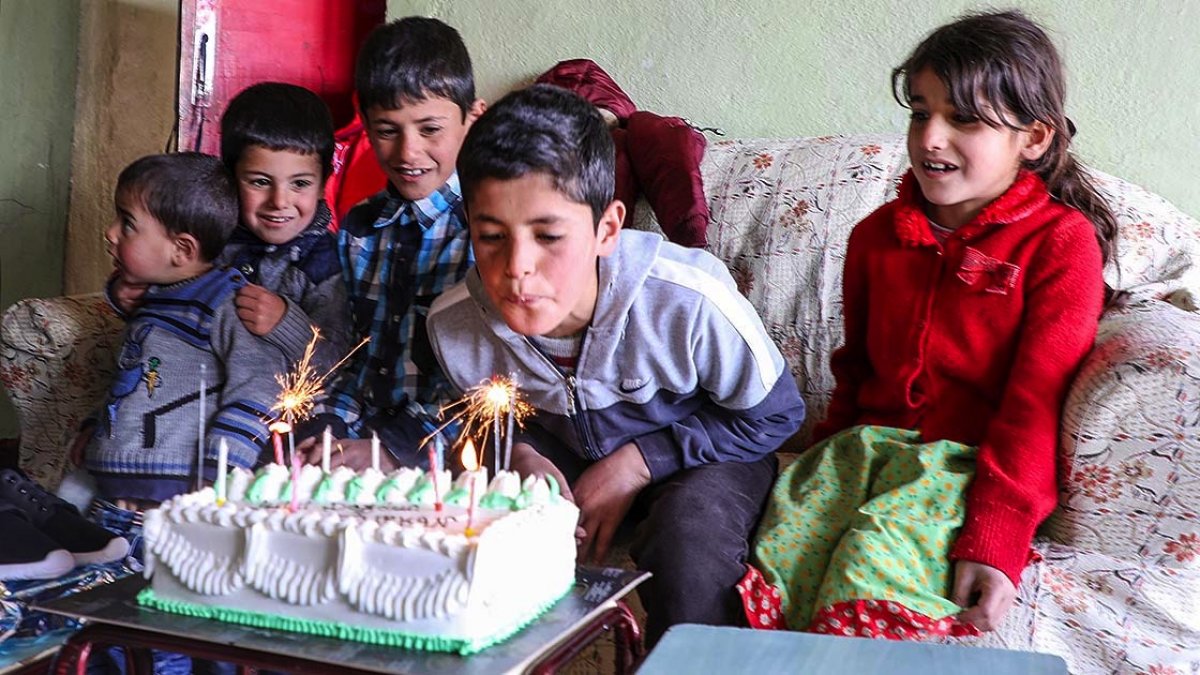 Oğluna doğum günü sürprizi isteyen anneyi kırmadılar