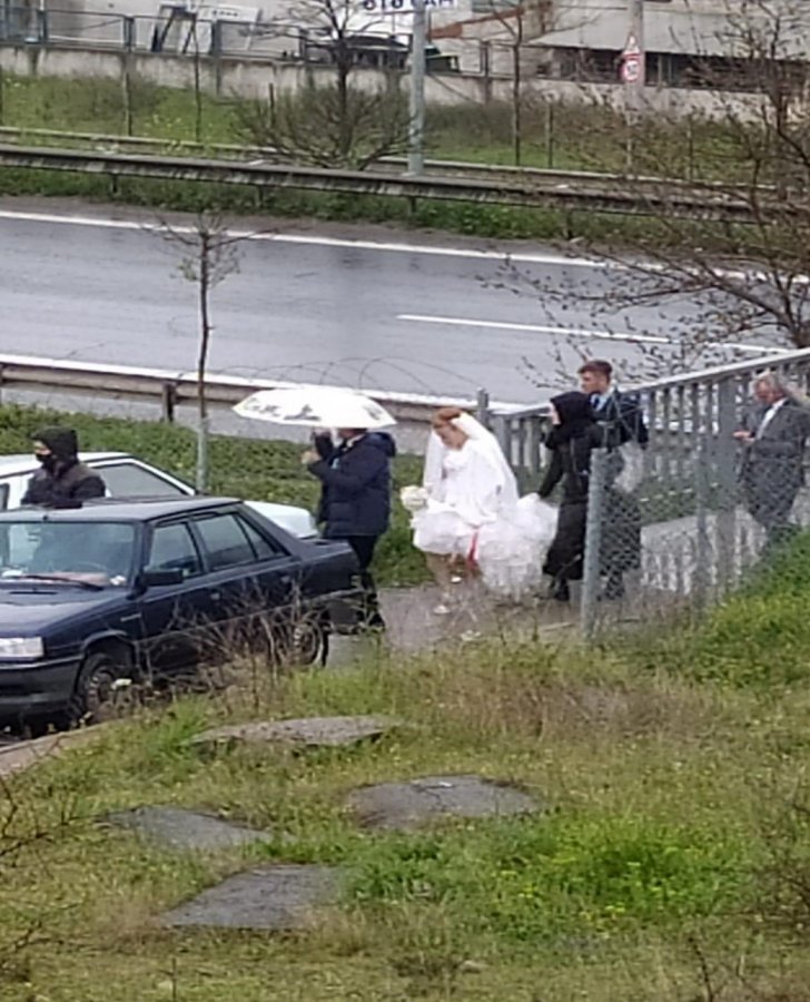 İl değiştiremeyince gelini üst geçitten aldı