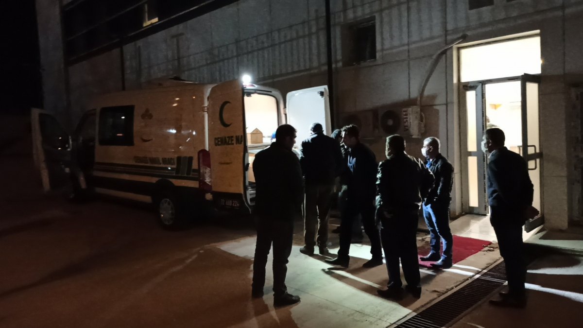 i Batman'da 10 yaşındaki çocuk ağaçta oynarken öldü