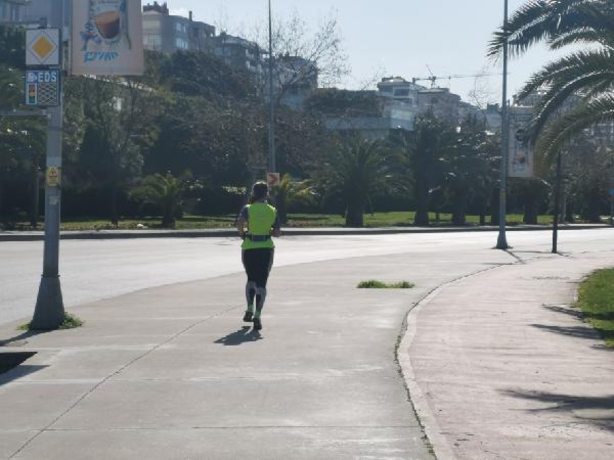 d Yasağa rağmen sahile gelip, yürüyüş yaptılar