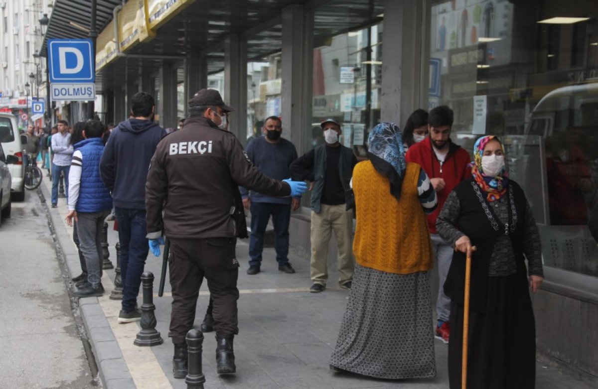 i Polisin sosyal mesafeye uymayanlarla imtihanı
