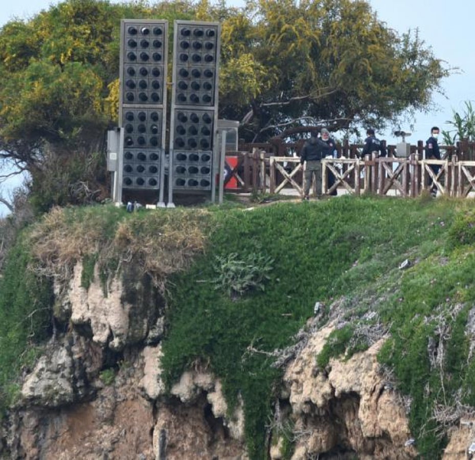 d Falezlere çıkan şahıs, içkiyi alınca intihardan vazgeçti