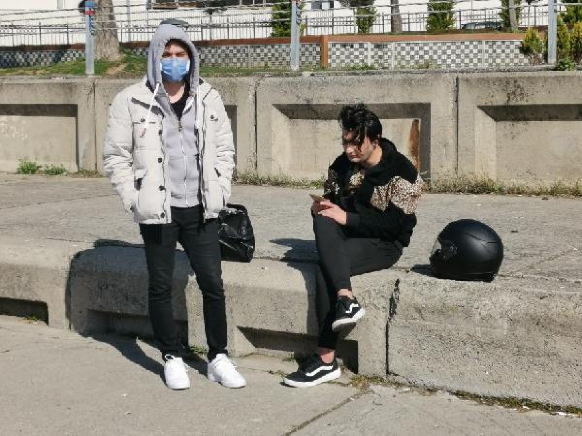 Önce muhabire sonra polise yakalanan gençler cezayı yedi