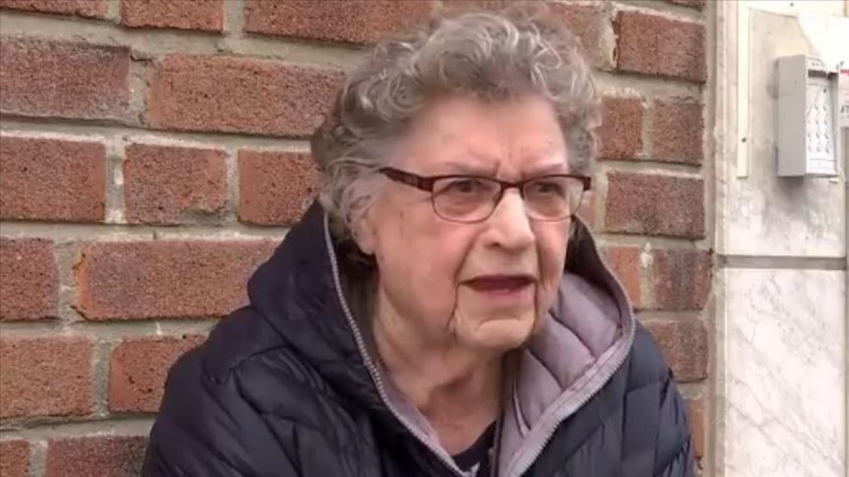 İsveç'te yaşlılardan poşet taşıma parası alıyorlar