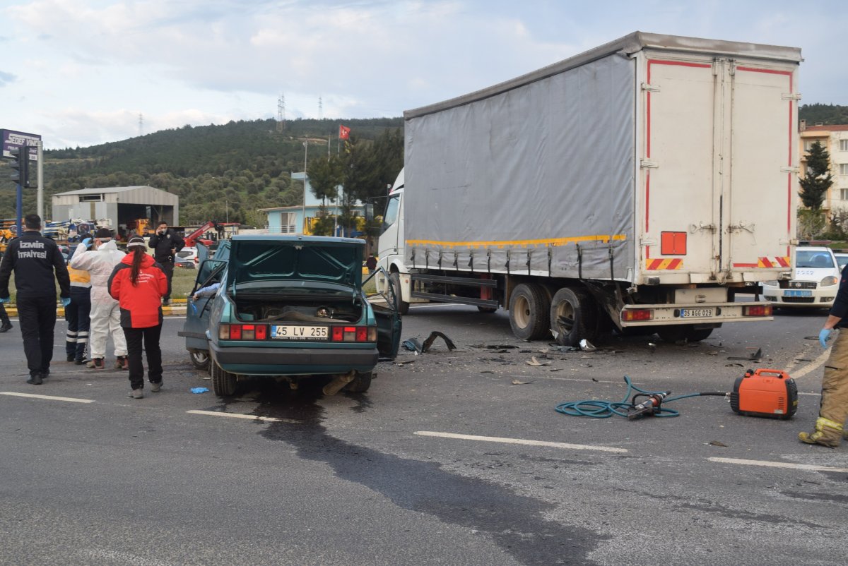 i İzmir'de trafik kazası: 1 ölü